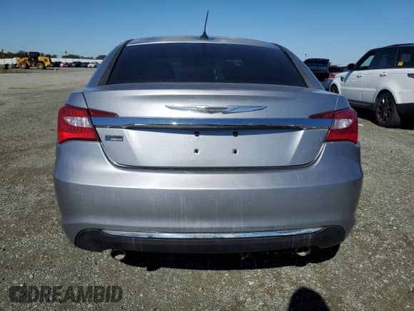 2014 Chrysler 200 Touring с VIN 1C3CCBBG7EN106809, выставлен на аукционе Copart как лот 86555725 с пробегом Не указан миль и Чистый • Clean title. История ставок и продаж доступна на DreamBid. Изображение 6.