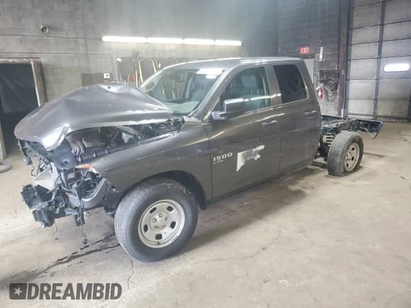2019 Ram 1500 Express z VIN 1C6RR6FG3KS628380, wystawiony jako Copart lot #52341655 z przebiegiem Nie podano mil oraz Czysty tytuł • Clean title. Historia ofert i sprzedaży dostępna na DreamBid. Obrazek 1.