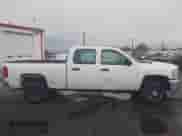 2009 Chevrolet Silverado 2500HD Work Truck z VIN 1GCHC43K19F190867, wystawiony jako IAAI lot #43541901 z przebiegiem 220 804 mil mil oraz . Historia ofert i sprzedaży dostępna na DreamBid. Obrazek 13.