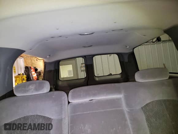 2001 Chevrolet Suburban LS z VIN 1GNFK16T91J158058, wystawiony jako Copart lot #69421355 z przebiegiem 202 263 mil mil oraz Szkoda całkowita • Salvage title. Historia ofert i sprzedaży dostępna na DreamBid. Obrazek 10.