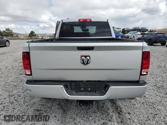 2019 Ram 1500 Express z VIN 1C6RR6FG3KS545824, wystawiony jako Copart lot #51315195 z przebiegiem 61 140 mil mil oraz Szkoda całkowita • Salvage title. Historia ofert i sprzedaży dostępna na DreamBid. Obrazek 6.