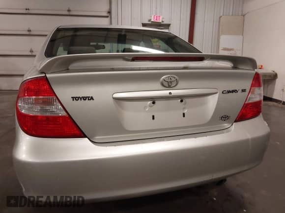 2002 Toyota Camry LE z VIN 4T1BE32K02U033310, wystawiony jako IAAI lot #42586585 z przebiegiem 154 658 mil mil oraz . Historia ofert i sprzedaży dostępna na DreamBid. Obrazek 17.