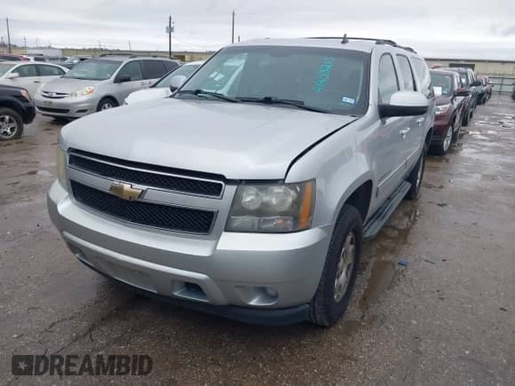2011 Chevrolet Suburban LS с VIN 1GNSCHE06BR188407, выставлен на аукционе IAAI как лот 41453215 с пробегом 232 667 миль миль и . История ставок и продаж доступна на DreamBid. Изображение 2.