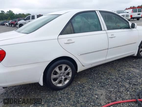 2005 Toyota Camry LE with VIN 4T1BF30K05U085637, listed as a IAAI auction lot 42912566 with 230,456 mi miles and . Bid and sale history available at DreamBid. Image 6.