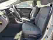 2014 Hyundai Elantra SE с VIN KMHDH4AE6EU146488, выставлен на аукционе Copart как лот 71014755 с пробегом 58 975 миль миль и Списание • Salvage title. История ставок и продаж доступна на DreamBid. Изображение 7.