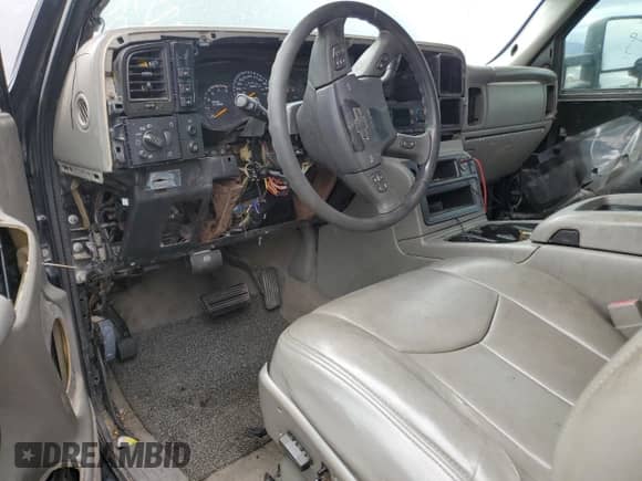 2004 Chevrolet Silverado 3500 SRW с VIN 1GCHK33254F235928, выставлен на аукционе Copart как лот 82113074 с пробегом Не указан миль и Списание • Salvage title. История ставок и продаж доступна на DreamBid. Изображение 8.