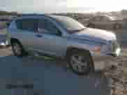 2010 Jeep Compass Sport z VIN 1J4NT1FB9AD626226, wystawiony jako Copart lot #82933784 z przebiegiem 191 772 mil mil oraz Szkoda całkowita • Salvage title. Historia ofert i sprzedaży dostępna na DreamBid. Obrazek 4.