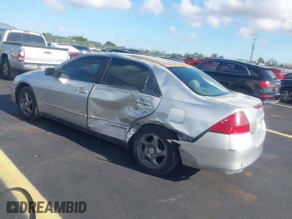 2007 Honda Accord LX с VIN 1HGCM55497A001809, выставлен на аукционе IAAI как лот 42578247 с пробегом 200 297 миль миль и . История ставок и продаж доступна на DreamBid. Изображение 3.