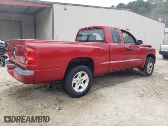 2010 Dodge Dakota z VIN 1D7CE3BK4AS100788, wystawiony jako Copart lot #67288135 z przebiegiem 111 750 mil mil oraz Szkoda całkowita • Salvage title. Historia ofert i sprzedaży dostępna na DreamBid. Obrazek 3.