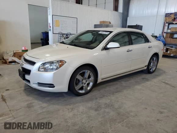 2012 Chevrolet Malibu 3LT z VIN 1G1ZF5E73CF206898, wystawiony jako Copart lot #64881245 z przebiegiem 142 977 mil mil oraz Czysty tytuł • Clean title. Historia ofert i sprzedaży dostępna na DreamBid. Obrazek 1.
