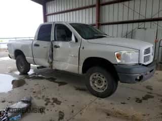 2007 Dodge 1500 ST z VIN 1D7HU18PX7J592967, wystawiony jako Copart lot #60609964 z przebiegiem 127 395 mil mil oraz Czysty tytuł • Clean title. Historia ofert i sprzedaży dostępna na DreamBid. Obrazek 4.