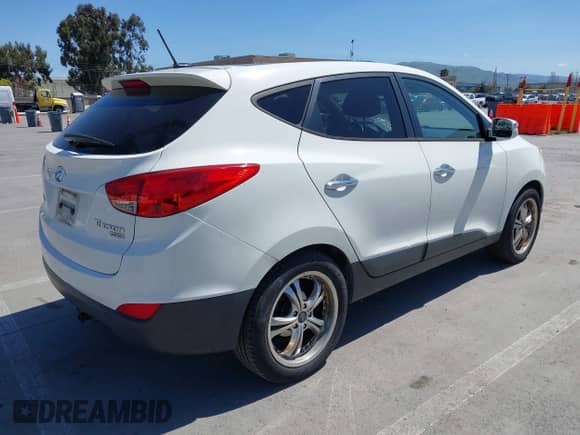 2012 Hyundai Tucson GLS with VIN KM8JU3AC9CU369869, listed as a IAAI auction lot 41997827 with 148,728 mi miles and . Bid and sale history available at DreamBid. Image 4.
