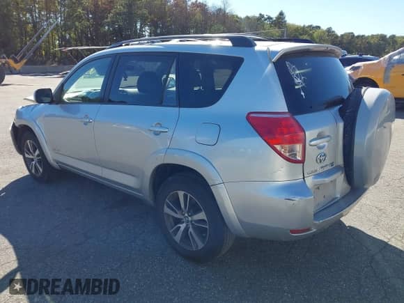 2007 Toyota RAV4 Sport with VIN JTMZD32V975049216, listed as a IAAI auction lot 43428160 with 184,475 mi miles and . Bid and sale history available at DreamBid. Image 3.