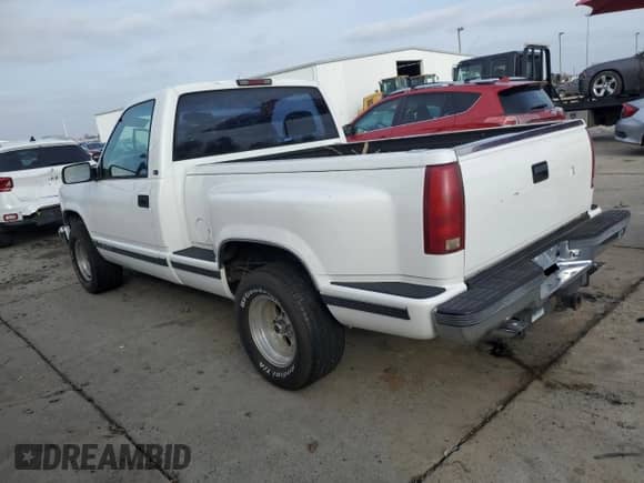 1997 Chevrolet Silverado 1500 with VIN 1GCEC14R3VZ118039, listed as a Copart auction lot 85575614 with 105,417 mi miles and Salvage title. Bid and sale history available at DreamBid. Image 2.