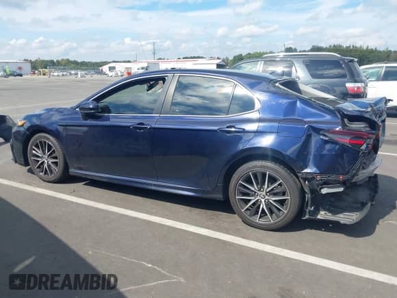 2021 Toyota Camry SE Nightshade z VIN 4T1G11AKXMU519763, wystawiony jako IAAI lot #43319480 z przebiegiem 97 862 mil mil oraz . Historia ofert i sprzedaży dostępna na DreamBid. Obrazek 15.