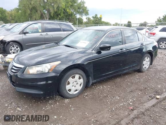 2012 Honda Accord LX z VIN 1HGCP2F35CA013168, wystawiony jako IAAI lot #43198967 z przebiegiem 172 774 mil mil oraz . Historia ofert i sprzedaży dostępna na DreamBid. Obrazek 2.