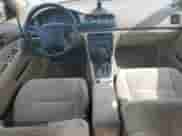 1996 Honda Accord LX z VIN 1HGCD5638TA093463, wystawiony jako Copart lot #60174595 z przebiegiem 154 571 mil mil oraz Czysty tytuł • Clean title. Historia ofert i sprzedaży dostępna na DreamBid. Obrazek 8.