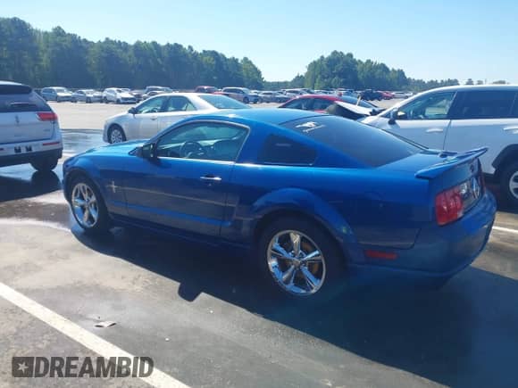 2008 Ford Mustang Deluxe with VIN 1ZVHT80N385125218, listed as a IAAI auction lot 43108194 with 220,698 mi miles and . Bid and sale history available at DreamBid. Image 3.