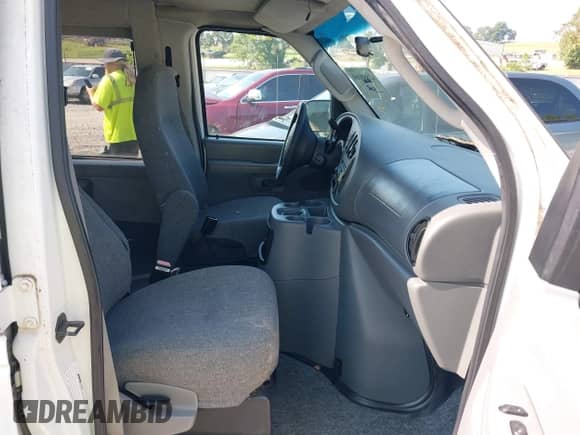 2004 Ford Econoline Cargo with VIN 1FTNS24WX4HA92137, listed as a IAAI auction lot 42888080 with 158,035 mi miles and . Bid and sale history available at DreamBid. Image 5.