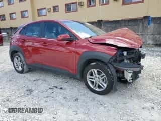 2022 Hyundai Kona SE z VIN KM8K22AB3NU772826, wystawiony jako Copart lot #86728025 z przebiegiem 94 987 mil mil oraz Nie do naprawy • Non repairable. Historia ofert i sprzedaży dostępna na DreamBid. Obrazek 4.
