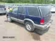 1998 Chevrolet Blazer LS z VIN 1GNDT13W3W2286364, wystawiony jako IAAI lot #42380068 z przebiegiem 210 174 mil mil oraz . Historia ofert i sprzedaży dostępna na DreamBid. Obrazek 3.