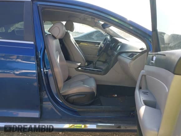 2015 Hyundai Sonata Limited with VIN 5NPE34AF2FH180262, listed as a IAAI auction lot 43393134 with Not provided miles and . Bid and sale history available at DreamBid. Image 5.