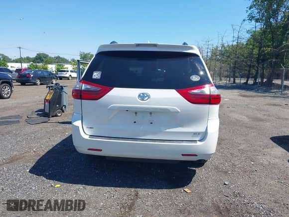 2020 Toyota Sienna XLE z VIN 5TDYZ3DC7LS025249, wystawiony jako IAAI lot #43052604 z przebiegiem 85 374 mil mil oraz . Historia ofert i sprzedaży dostępna na DreamBid. Obrazek 15.
