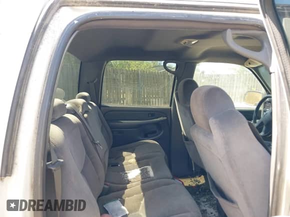 2005 GMC Sierra 1500 SLE с VIN 2GTEC13T051162389, выставлен на аукционе IAAI как лот 43050515 с пробегом Не указан миль и . История ставок и продаж доступна на DreamBid. Изображение 8.