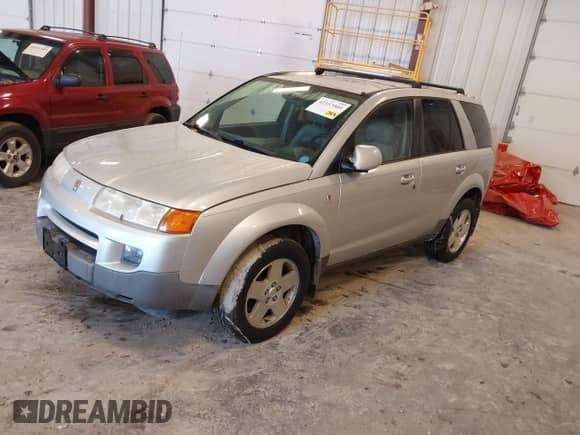 2005 Saturn VUE z VIN 5GZCZ63415S808551, wystawiony jako IAAI lot #42557004 z przebiegiem 234 814 mil mil oraz . Historia ofert i sprzedaży dostępna na DreamBid. Obrazek 2.