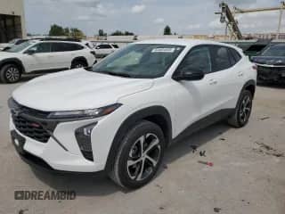 2024 Chevrolet Trax 1RS с VIN KL77LGE27RC215148, выставлен на аукционе Copart как лот 64604505 с пробегом 11 574 миль миль и Чистый • Clean title. История ставок и продаж доступна на DreamBid. Изображение 1.