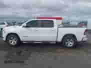 2019 Ram 1500 Big Horn z VIN 1C6RREFT4KN819859, wystawiony jako IAAI lot #43292595 z przebiegiem 88 477 mil mil oraz . Historia ofert i sprzedaży dostępna na DreamBid. Obrazek 15.