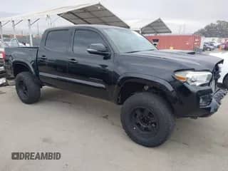 2016 Toyota Tacoma SR z VIN 5TFCZ5AN8GX002137, wystawiony jako IAAI lot #43262454 z przebiegiem 187 414 mil mil oraz . Historia ofert i sprzedaży dostępna na DreamBid. Obrazek 1.