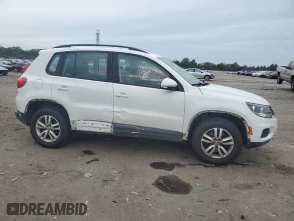 2017 Volkswagen Tiguan S с VIN WVGBV7AX2HK001676, выставлен на аукционе Copart как лот 83868875 с пробегом 113 101 миль миль и Списание • Salvage title. История ставок и продаж доступна на DreamBid. Изображение 4.