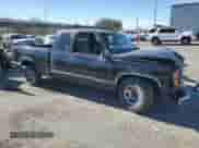 1998 GMC Sierra 1500 z VIN 2GTEC19M2W1506886, wystawiony jako Copart lot #82636144 z przebiegiem 113 755 mil mil oraz Szkoda całkowita • Salvage title. Historia ofert i sprzedaży dostępna na DreamBid. Obrazek 4.