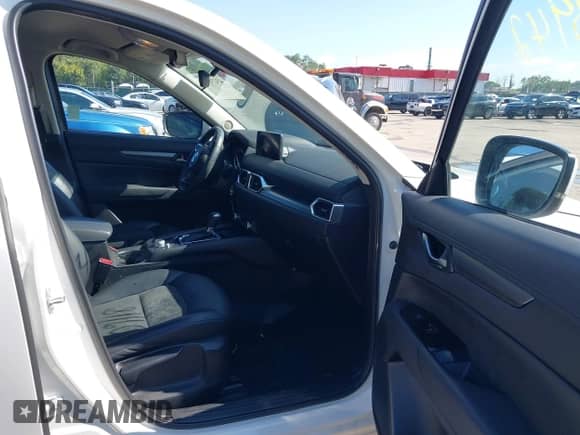 2023 Mazda CX-5 S Select z VIN JM3KFBBM2P0248805, wystawiony jako IAAI lot #43233942 z przebiegiem 41 692 mil mil oraz . Historia ofert i sprzedaży dostępna na DreamBid. Obrazek 5.