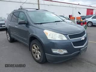 2009 Chevrolet Traverse LS z VIN 1GNEV13D59S142011, wystawiony jako IAAI lot #42514632 z przebiegiem 163 103 mil mil oraz . Historia ofert i sprzedaży dostępna na DreamBid. Obrazek 1.