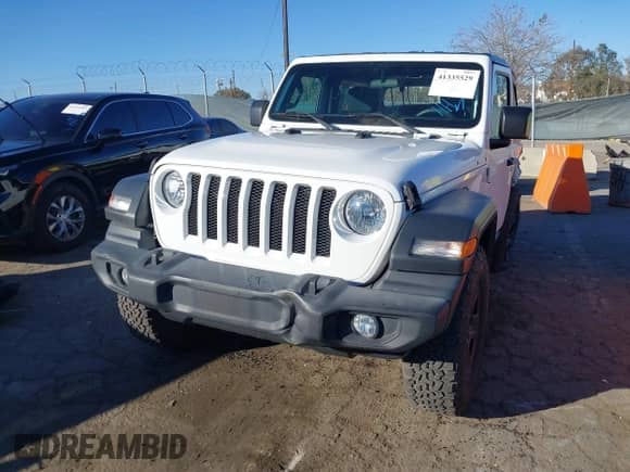 2020 Jeep Wrangler Sport S with VIN 1C4GJXAN7LW201040, listed as a IAAI auction lot 41335529 with 27,941 mi miles and . Bid and sale history available at DreamBid. Image 17.