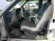 2000 Chevrolet S-10 LS z VIN 1GCCS1942Y8117773, wystawiony jako Copart lot #67828283 z przebiegiem 282 106 mil mil oraz Szkoda całkowita • Salvage title. Historia ofert i sprzedaży dostępna na DreamBid. Obrazek 7.