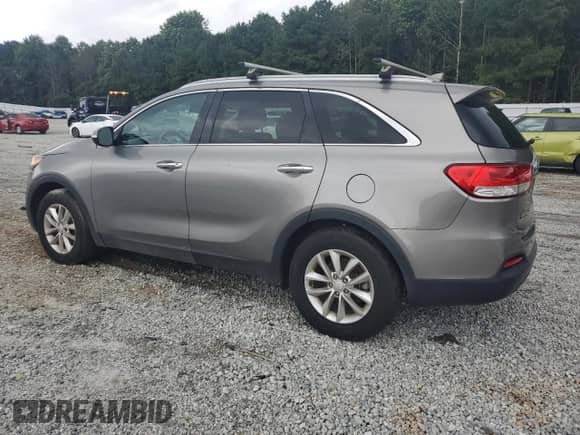 2017 Kia Sorento LX z VIN 5XYPG4A54HG308256, wystawiony jako Copart lot #69554395 z przebiegiem 116 106 mil mil oraz Czysty tytuł • Clean title. Historia ofert i sprzedaży dostępna na DreamBid. Obrazek 2.