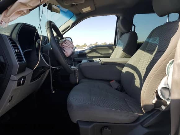 2018 Ford F-150 XLT z VIN 1FTEW1EG9JFA19483, wystawiony jako Copart lot #80747525 z przebiegiem 91 561 mil mil oraz Szkoda całkowita • Salvage title. Historia ofert i sprzedaży dostępna na DreamBid. Obrazek 7.