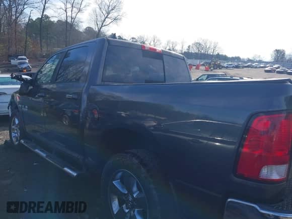 2016 Ram 1500 Lone Star z VIN 1C6RR6LTXGS269635, wystawiony jako IAAI lot #41203227 z przebiegiem 157 077 mil mil oraz . Historia ofert i sprzedaży dostępna na DreamBid. Obrazek 14.