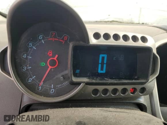 2012 Chevrolet Sonic LT z VIN 1G1JD6SHXC4211713, wystawiony jako Copart lot #79722584 z przebiegiem 80 258 mil mil oraz Czysty tytuł • Clean title. Historia ofert i sprzedaży dostępna na DreamBid. Obrazek 9.