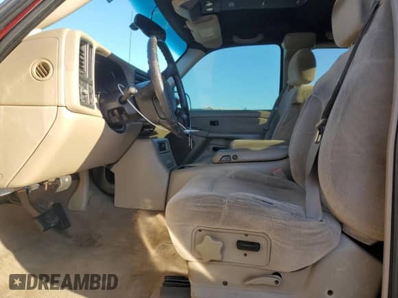 2002 Chevrolet Silverado 1500 LS z VIN 2GCEC19TX21390242, wystawiony jako Copart lot #86815985 z przebiegiem 284 213 mil mil oraz Szkoda całkowita • Salvage title. Historia ofert i sprzedaży dostępna na DreamBid. Obrazek 7.