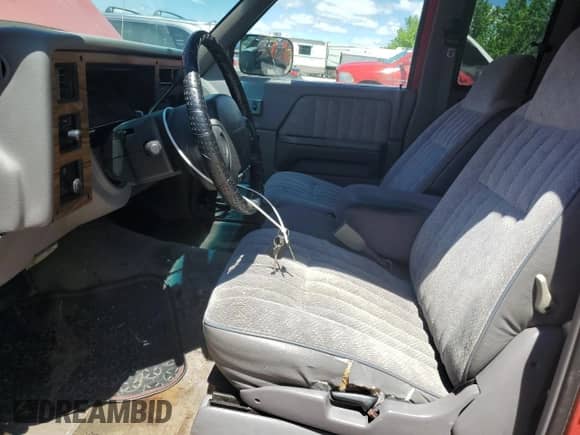 1996 Dodge Dakota z VIN 1B7GL23X8TS672634, wystawiony jako Copart lot #57987365 z przebiegiem 148 244 mil mil oraz Czysty tytuł • Clean title. Historia ofert i sprzedaży dostępna na DreamBid. Obrazek 7.