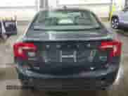 2013 Volvo S60 T6 R-Design Platinum с VIN YV1902FH1D1229913, выставлен на аукционе Copart как лот 71681125 с пробегом 129 365 миль миль и Чистый • Clean title. История ставок и продаж доступна на DreamBid. Изображение 6.