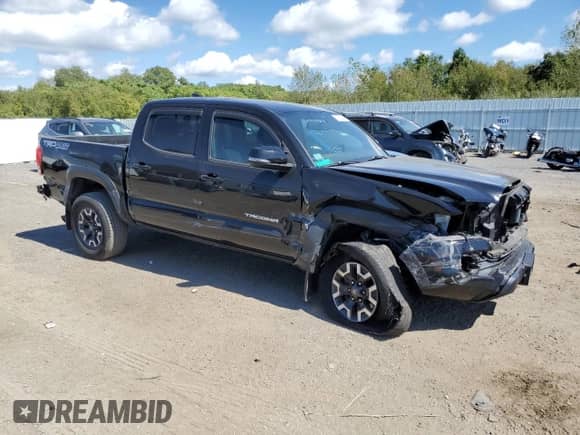 2016 Toyota Tacoma TRD Sport with VIN 3TMCZ5AN1GM007573, listed as a Copart auction lot 71623385 with 131,046 mi miles and Salvage title. Bid and sale history available at DreamBid. Image 4.
