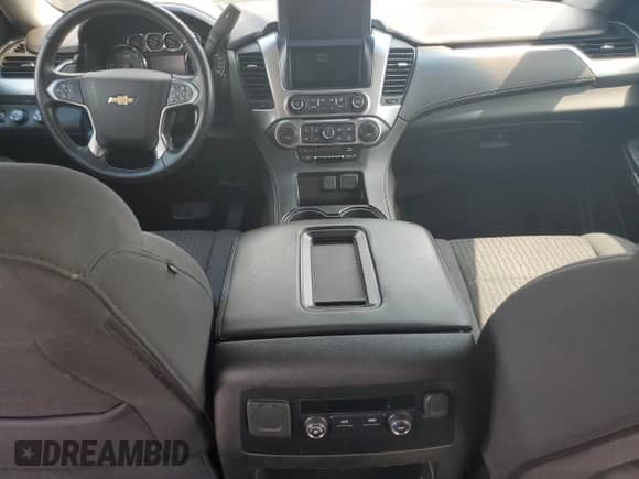 2019 Chevrolet Tahoe LS z VIN 1GNSKAKC2KR338635, wystawiony jako Copart lot #63551594 z przebiegiem Nie podano mil oraz Szkoda całkowita • Salvage title. Historia ofert i sprzedaży dostępna na DreamBid. Obrazek 8.