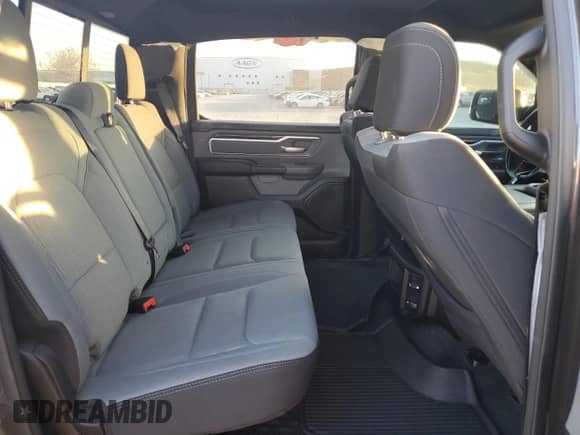 2021 Ram 1500 Big Horn z VIN 1C6RRFFG7MN695288, wystawiony jako Copart lot #82438354 z przebiegiem 46 665 mil mil oraz Szkoda całkowita • Salvage title. Historia ofert i sprzedaży dostępna na DreamBid. Obrazek 10.