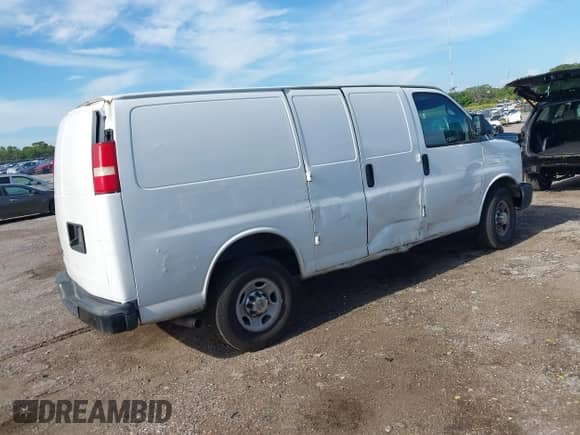 2014 Chevrolet Express Cargo with VIN 1GCWGFCA9E1109829, listed as a IAAI auction lot 42947617 with 380,875 mi miles and . Bid and sale history available at DreamBid. Image 4.
