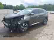 2018 Nissan Murano SV z VIN 5N1AZ2MG3JN116290, wystawiony jako IAAI lot #42501553 z przebiegiem 127 034 mil mil oraz . Historia ofert i sprzedaży dostępna na DreamBid. Obrazek 2.